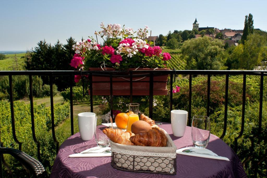 Hotel Restaurant Au Riesling Zellenberg Bagian luar foto
